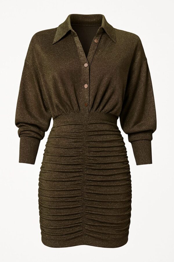 Vestido metálico iridiscente con plisado